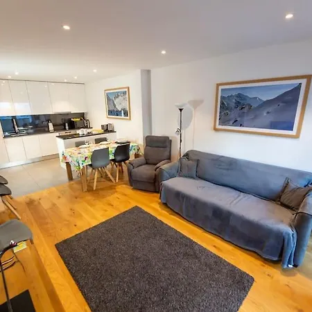 Grand Paradis B01 - Modern With Great Location Apartment *