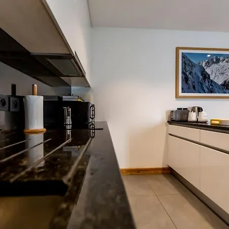 Grand Paradis B01 - Modern With Great Location Apartment *